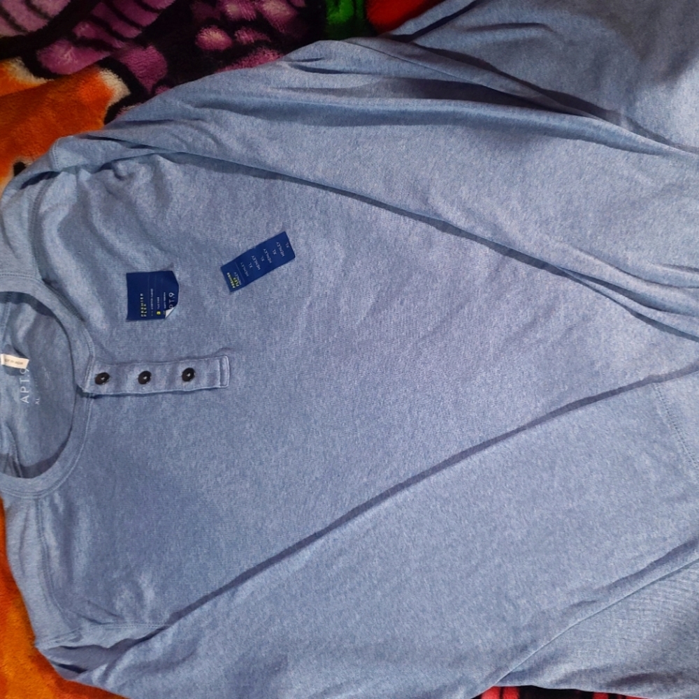 - 💥 3/$20 Brand new A P T .9 long sleeve